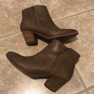 Crown Vintage brown leather ankle boots
